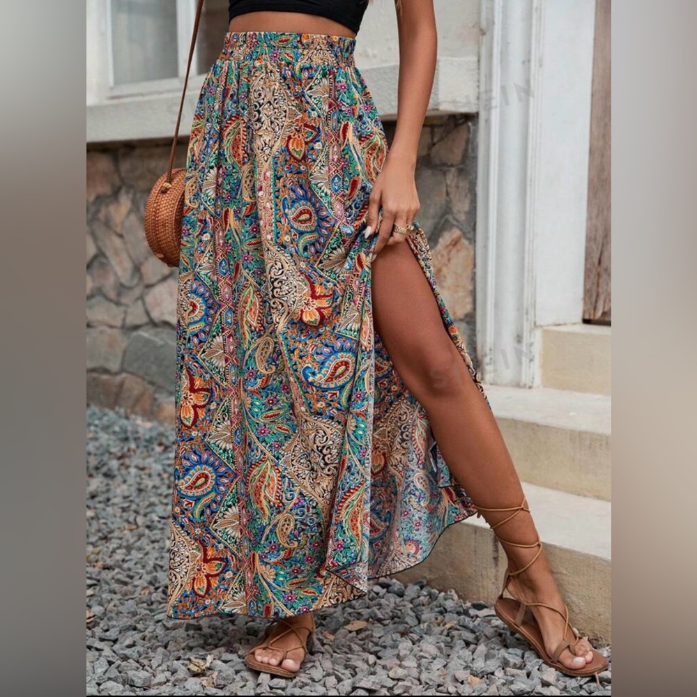 Fashion skirt with slit